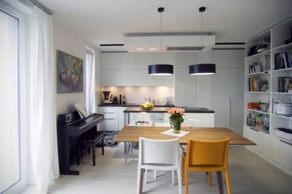 Czy można przenieść kuchnię do salonu? Ważne aspekty i pułapki