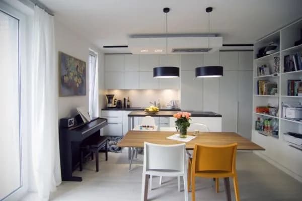 Czy można przenieść kuchnię do salonu? Ważne aspekty i pułapki