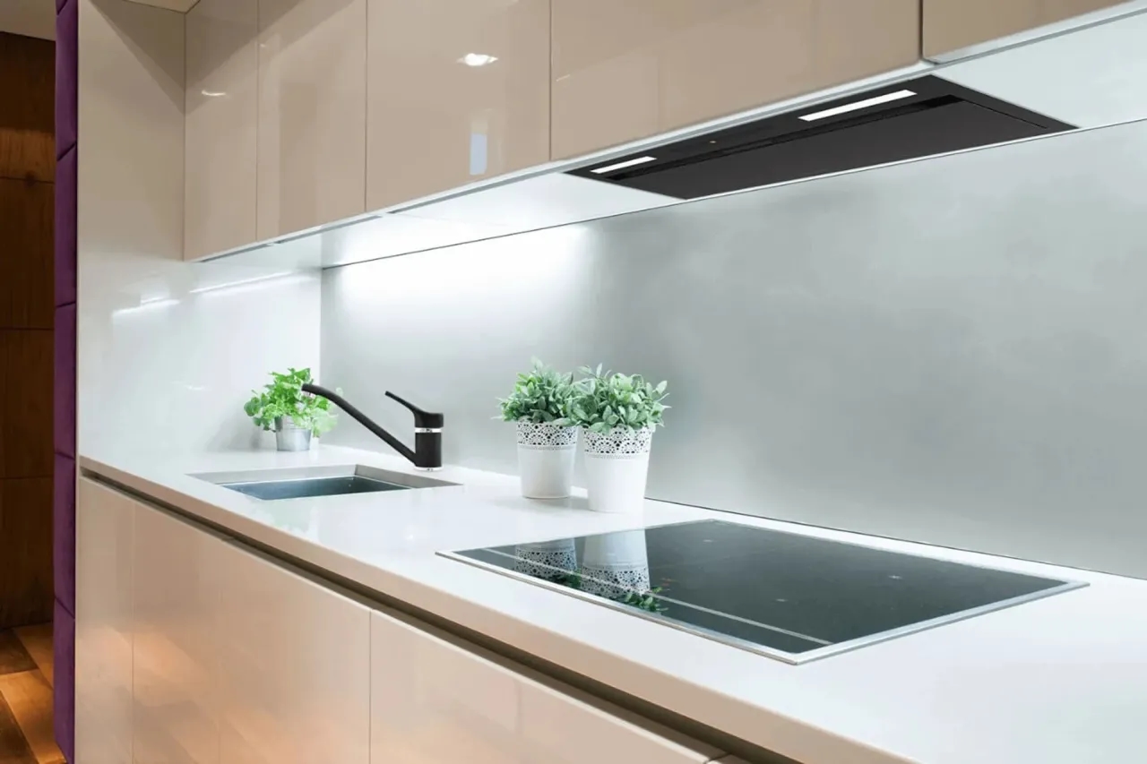 Na jakiej wysokości pochłaniacz w kuchni dla najlepszej efektywności?