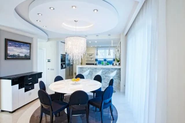 Co położyć na sufit w kuchni, aby uniknąć nudnych rozwiązań?