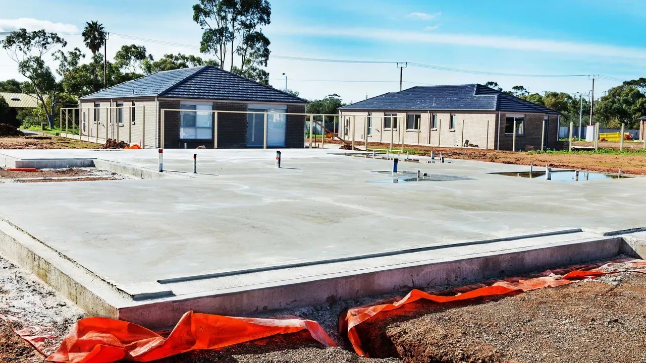 Ile kosztuje budowa fundamentów? Poznaj ukryte koszty i czynniki