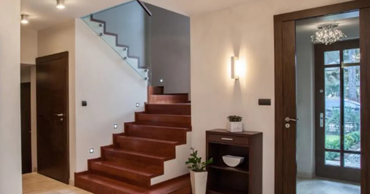 Jakie oświetlenie do korytarza wybrać, aby uniknąć ciemności?