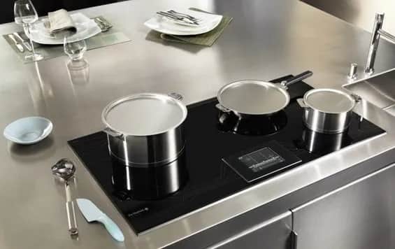 Czy do płyty indukcyjnej trzeba specjalne garnki? Oto prawda o naczyniach