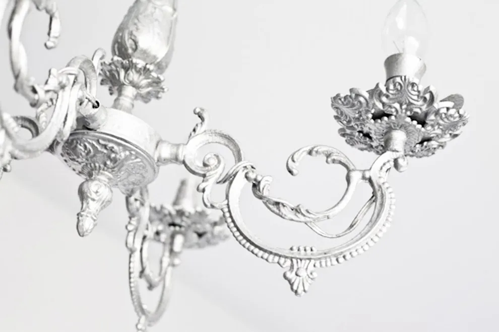 Jak przerobić stary żyrandol na nowoczesny element dekoracyjny