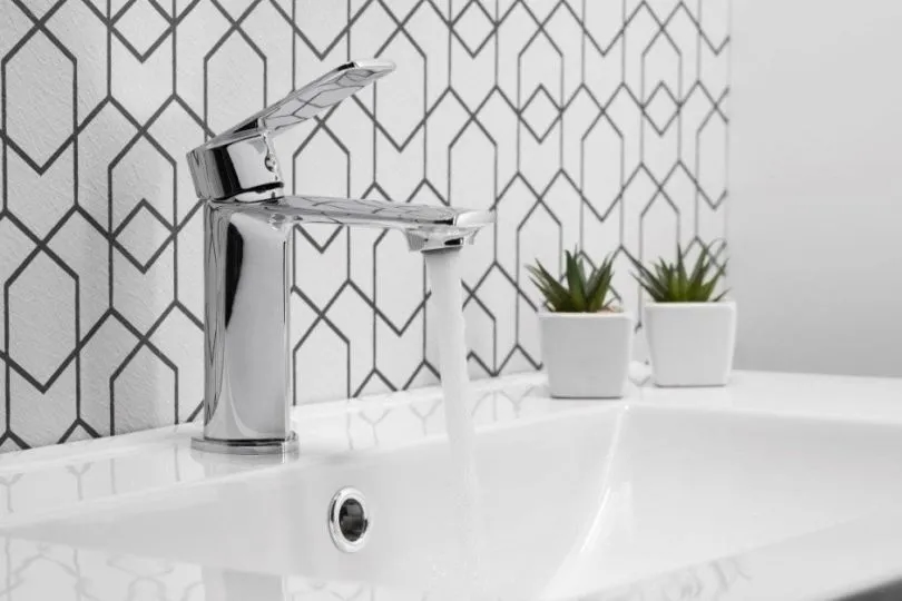 Dlaczego nie ma ciepłej wody w kranie? Oto najczęstsze przyczyny