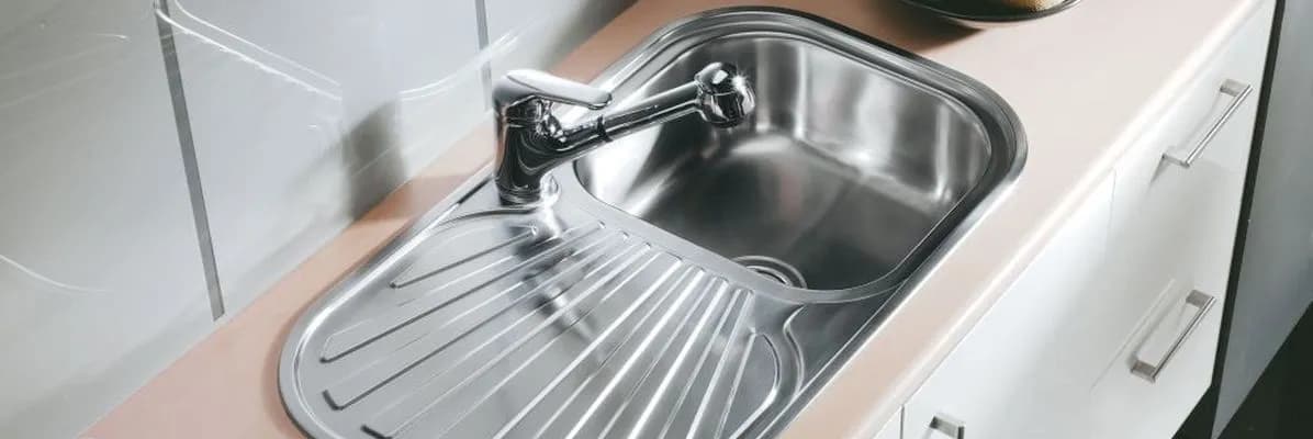 Jak zamontować kran w kuchni - uniknij najczęstszych błędów montażu