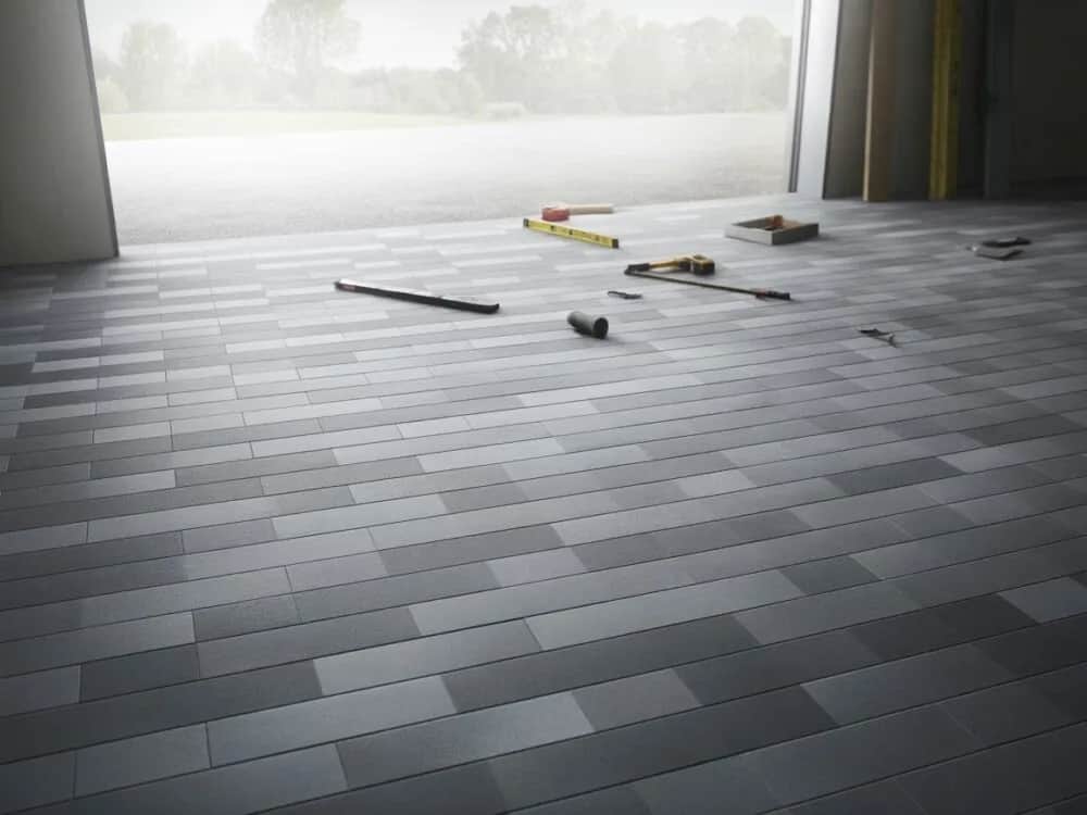 Jak położyć kafelki - uniknij najczęstszych błędów w układaniu