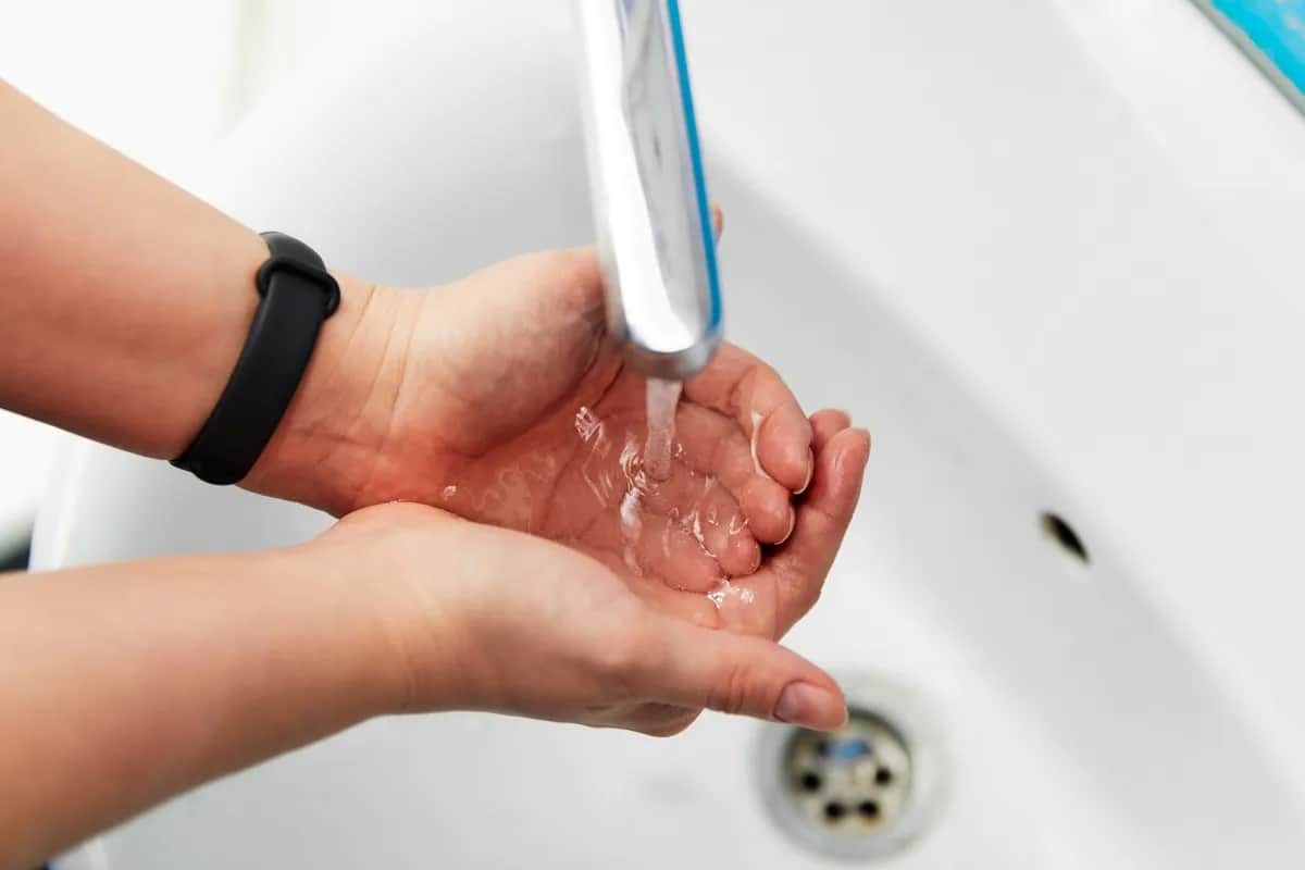 Jak zwiększyć ciśnienie w kranie - proste sposoby na poprawę przepływu wody