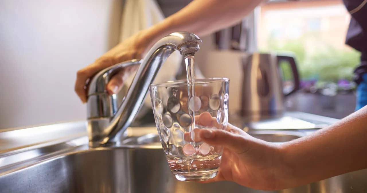 Czy woda z kranu jest zdatna do picia? Oto, co musisz wiedzieć