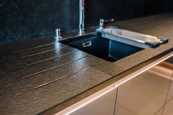 Jak pomalować blat w kuchni - proste kroki do trwałego efektu