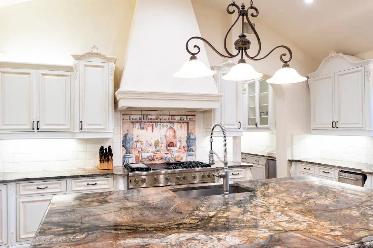 Jaki żyrandol do kuchni? Wybierz idealny styl i funkcjonalność